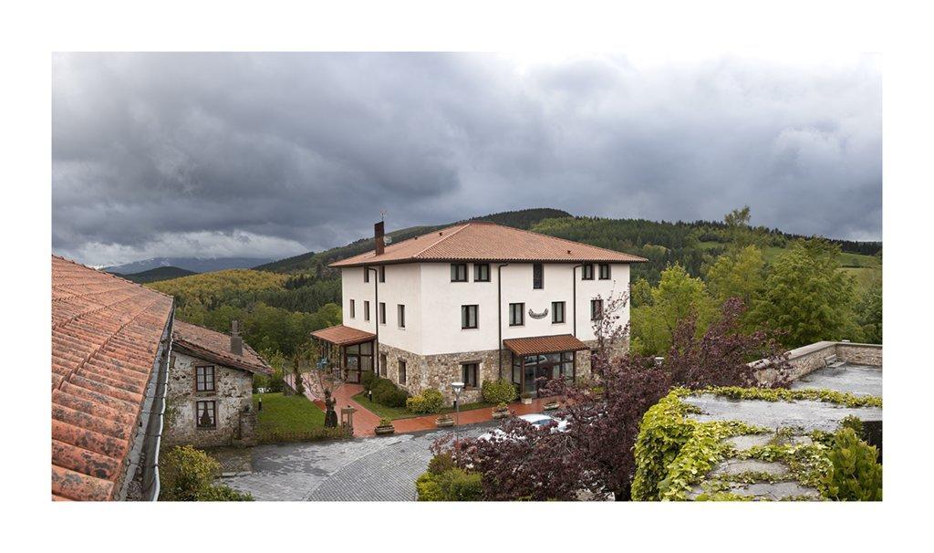 Hotel Santuario Urkiola - Lagunetxea Urquiola エクステリア 写真